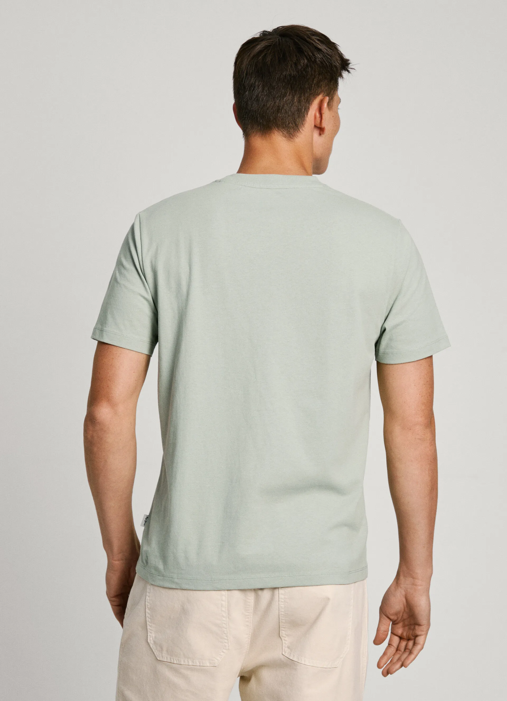 camiseta logo bordado fit regular