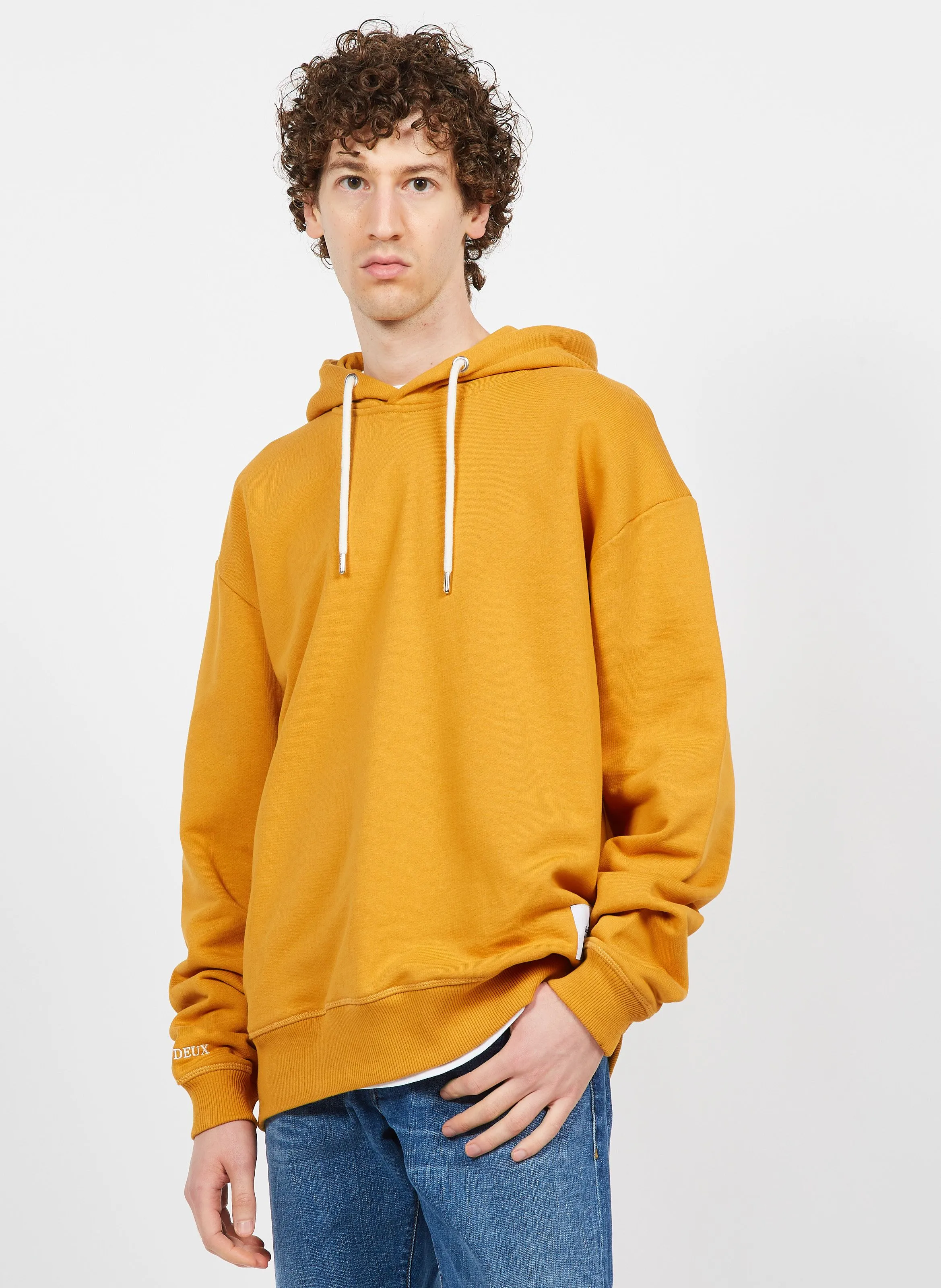 Sudadera regular fit de algodón con capucha en amarillo